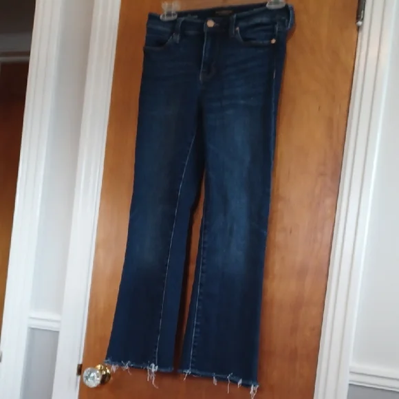 Liverpool The CROP Flare Sz.26/2. Rise 8.5". Raw Hem. L.25".Whiskered Finish.EUC - Picture 3 of 9